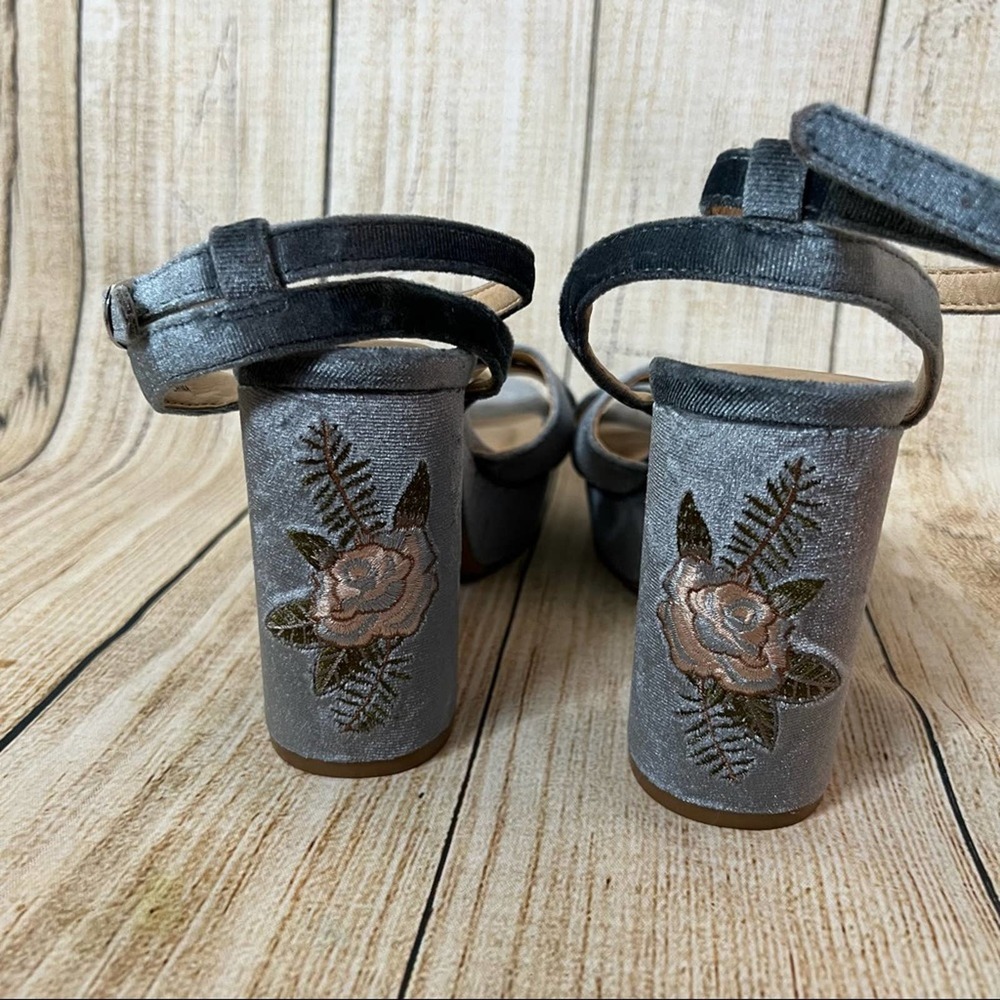 Chinese Laundry Gray Heels with Floral Embroidery - Picture 2 of 7